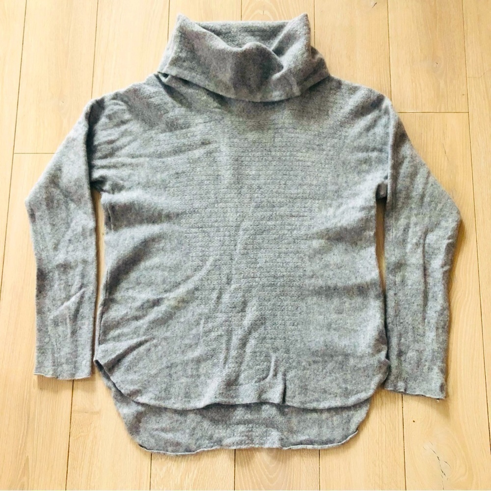 Ellen Tracy 100% Cashmere Turtleneck Textured Sweater in Light Grey Size L